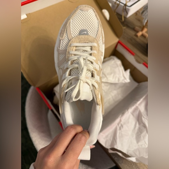 *BRAND NEW* Nike V2K Run Shoes - Picture 5 of 6